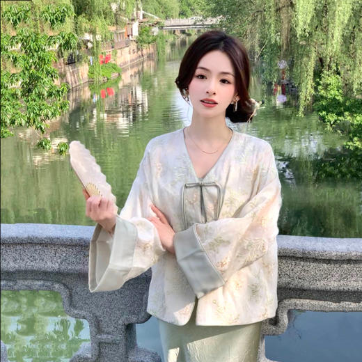 金蘑菇菇 "花落庭芜绿"/新中式 满绣刺绣 薄纱质地夏日国风外套 商品图3