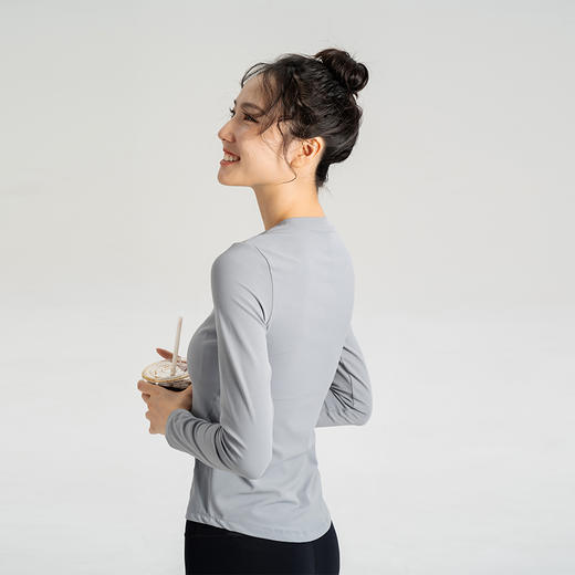 【高弹裸感抗起球】圆领修身长袖 弧形下摆显瘦打底衫 长度到小腹 商品图7
