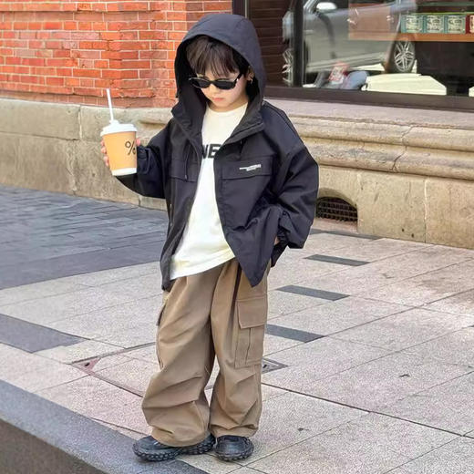 艾摩贝贝儿童户外防水防风连帽冲锋衣字母外套2024秋中小大男女童 商品图1