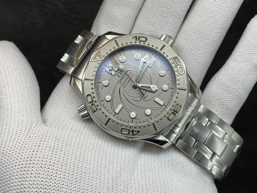 NOOB新品‼️ 42毫米欧米茄海马系列300米——“游艇” Nekton特别版腕表，经抛光和拉丝处理的精钢表壳和激光烧蚀黑色氧化锆搭配正品一致的（ZrO2）陶瓷表盘，哑光饰面饰有抛光立体波纹图案 商品图9