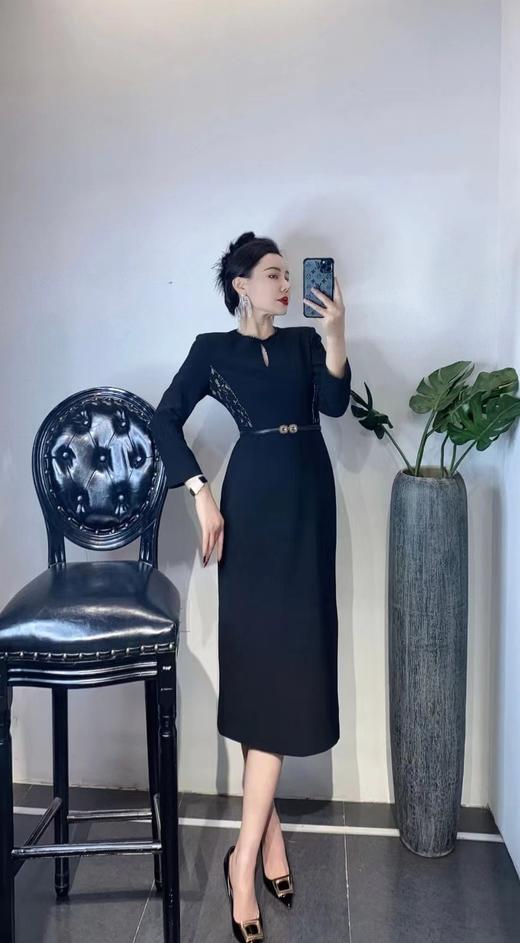 HJ1S91_齐紫色 / 漆黑色_连衣裙_春夏_轻奢圆领小镂空腰侧网纱拼接腰带显瘦通勤气质中长裙_高级女装_BERNIEELEN 伯妮斯茵 商品图4