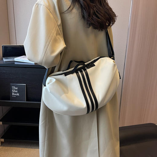 牛津布手提饺子包女 2024新款夏季休闲单肩包 大容量休闲健身斜挎包 商品图0