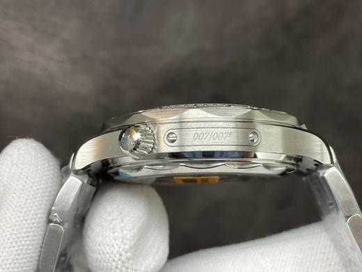 NOOB新品‼️ 42毫米欧米茄海马系列300米——“游艇” Nekton特别版腕表，经抛光和拉丝处理的精钢表壳和激光烧蚀黑色氧化锆搭配正品一致的（ZrO2）陶瓷表盘，哑光饰面饰有抛光立体波纹图案 商品图14