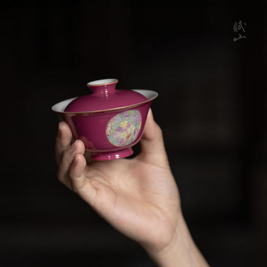 赋山叙 |胭脂红粉彩万花盖碗 商品图0