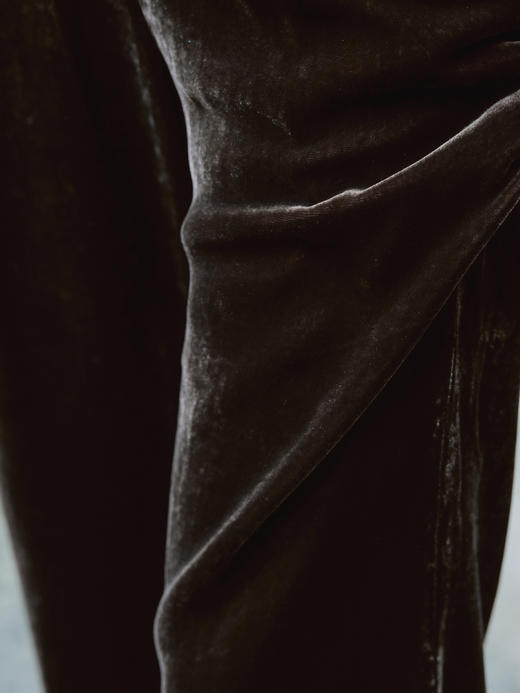 盛唐婧 |新中式丝绒微喇裤咖色 商品图2