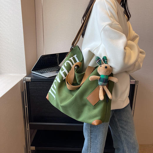 新款百搭日系帆布包 大容量女包 休闲百搭单肩斜挎包 大学生上课通勤托特包女 商品图1