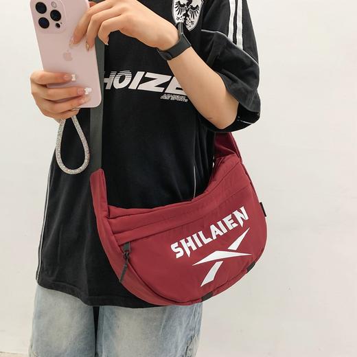 男士字母工装包 潮牌斜挎包 日系原宿机能大学生邮差包休闲单肩背包 商品图2