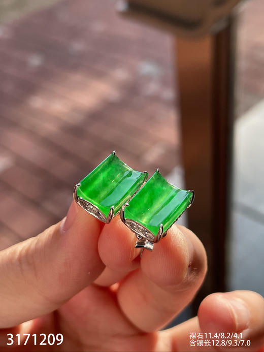 玻璃种艳绿无事牌耳钉【3171209】具体价格微信咨询 商品图3