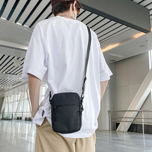 单肩包男2024新款 休闲小包手机包小挎包运动潮背包男士斜挎包 商品图3