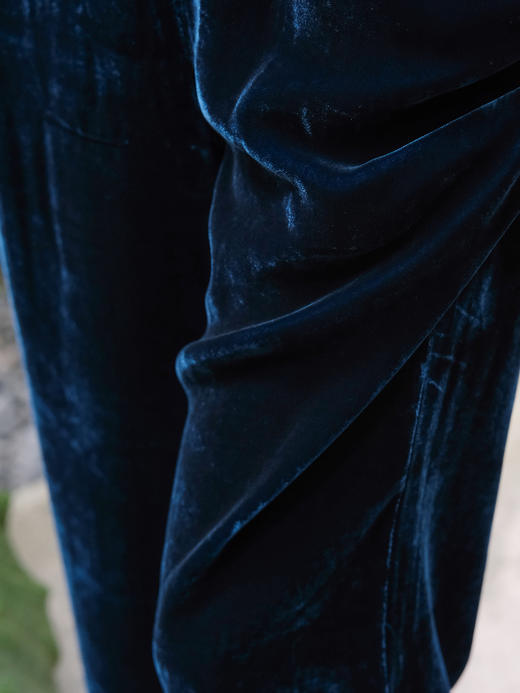 盛唐婧 |新中式丝绒微喇裤深蓝 商品图3