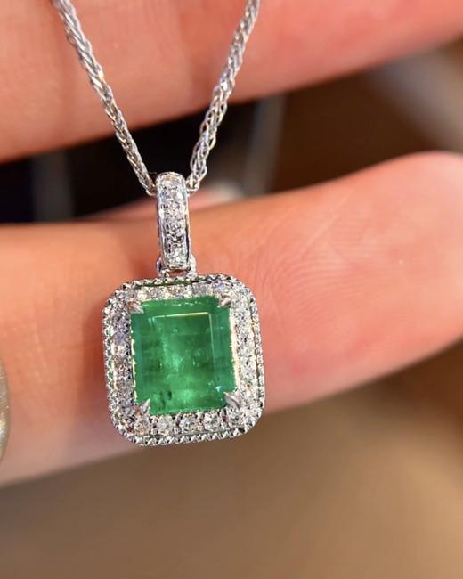 0.80ct 祖母绿吊坠 商品图3