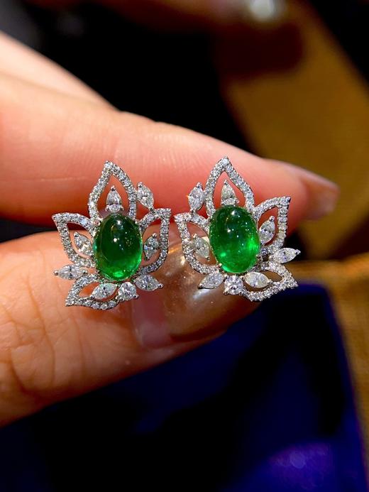 2.10ct 祖母绿耳钉 商品图3