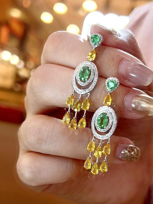 5.30ct 6.05g 祖母绿耳坠 商品图3