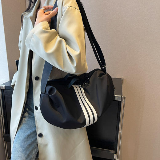 牛津布手提饺子包女 2024新款夏季休闲单肩包 大容量休闲健身斜挎包 商品图2