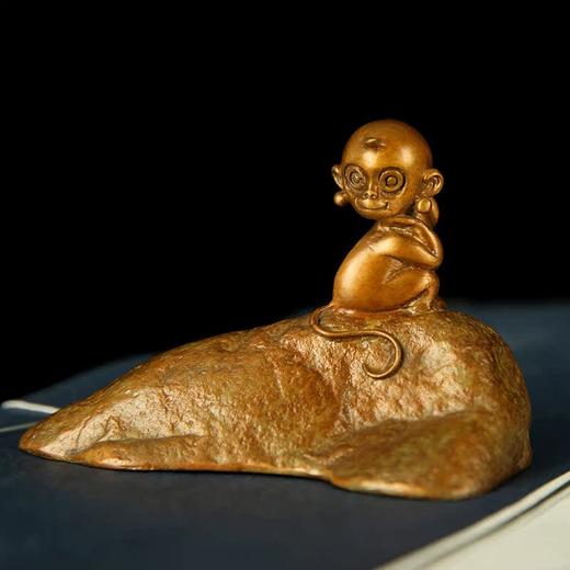 宇达青铜摆件 十二生肖猴《灵猴镇纸》创意装饰 家居工艺摆件  高6.8cm 商品图2