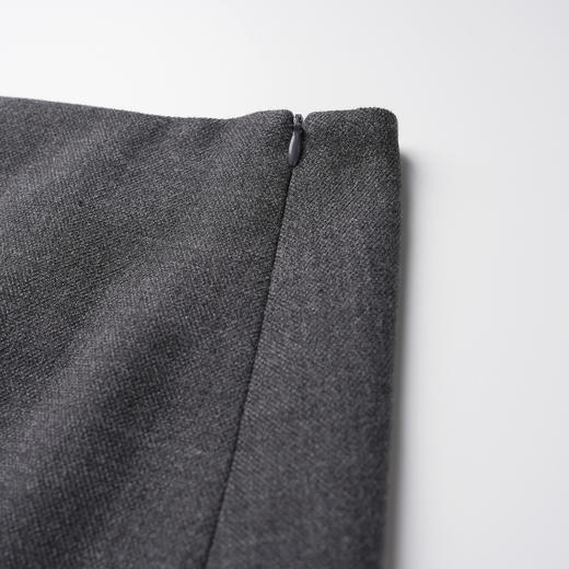 ROMI STUDIO“格雷高知”羊毛莫代尔混纺不规则A字针织半裙431X6001 商品图4