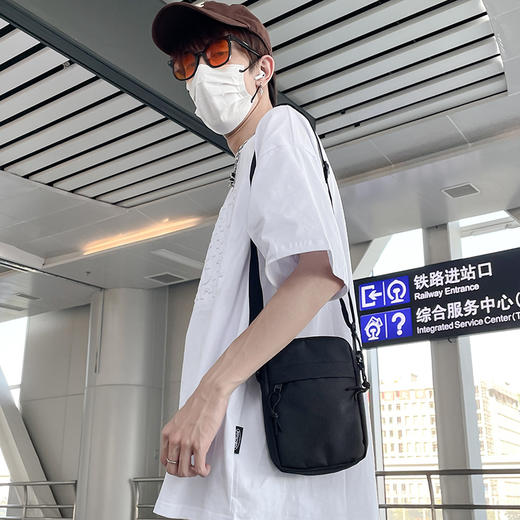 单肩包男2024新款 休闲小包手机包小挎包运动潮背包男士斜挎包 商品图2