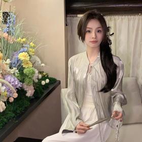 金蘑菇菇 薄荷漫波/轻奢氛围感 褶皱工艺绑带衬衫