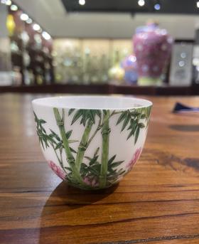 仿清雍正珐琅彩竹林月季纹杯