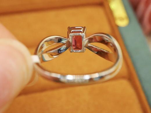 523136 缅甸无烧尖晶石戒指 石重：1.08ct，总重：2.82g，钻石：0.246ct/82颗，圈口：13号 18K白金，真金真钻石 超值价：5580 商品图3