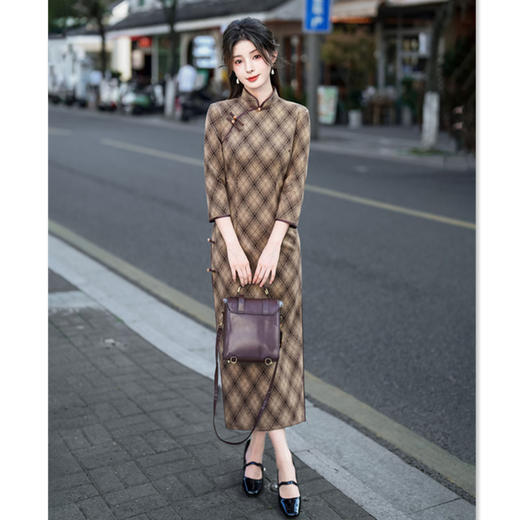 2024秋季新款老上海复古国风民国女士文艺格子长款七分袖旗袍SYK183332 商品图3