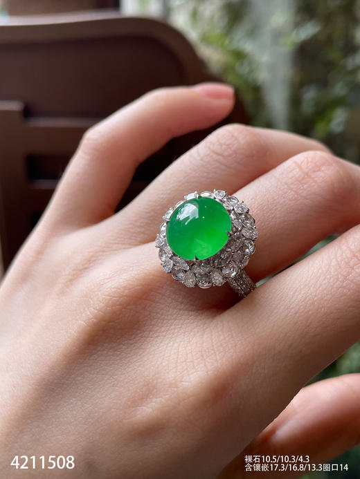 玻璃种阳艳绿蛋面戒指【4211508】具体价格微信咨询 商品图3