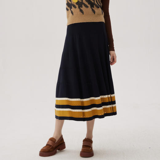 谜底针织半身裙2024秋新品文艺风百搭撞色拼接大摆长裙243MZ1303 商品图0