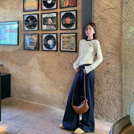 <曾小咸推荐>修身短款浅黄色杏条纹圆领毛织衫 商品图1