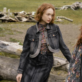 谜底牛仔外套女2024秋季新品复古风翻领短款水洗牛仔服243MW1049