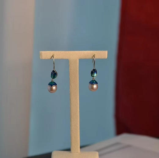 甄珠贝 天然淡水 珠子7-8mm 紫色珍珠耳坠 荷叶耳环 正圆无暇强光珍珠 商品图0