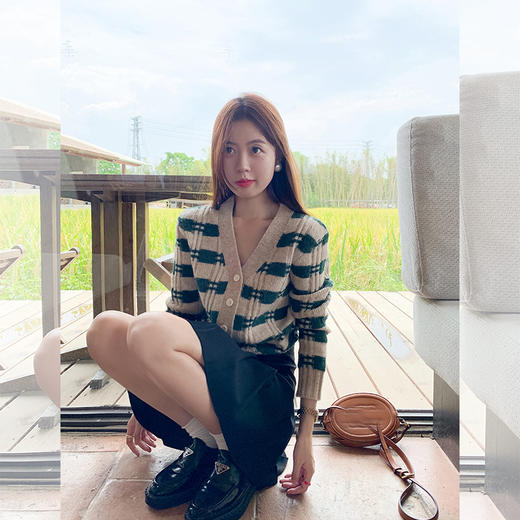 <曾小咸推荐>最后一波现货！法式复古V领绿色条纹毛衣开衫 日常189.99 立减100 秒杀89.99！！ 商品图2