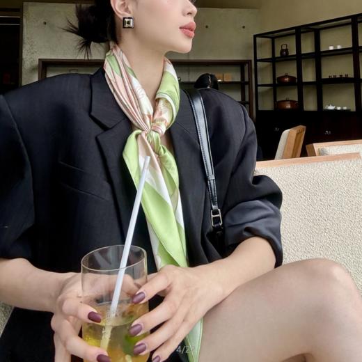 「为你读诗」“如逢花开·唯有牡丹真国色” 100%桑蚕丝巾（礼盒装） 商品图6