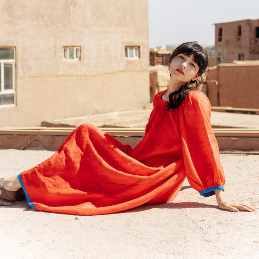 * 绽放602朵/法国进口双支亚麻花边领灯笼版型重磅拼色度假连衣裙 商品图0