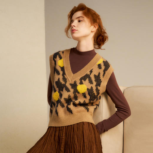 谜底V领套头针织衫马甲2024秋新品短款原创图案毛衫背心243MZ1326 商品图1