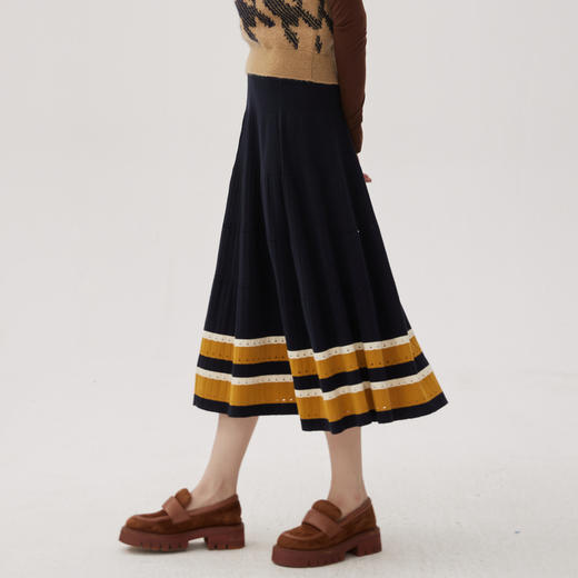 谜底针织半身裙2024秋新品文艺风百搭撞色拼接大摆长裙243MZ1303 商品图1
