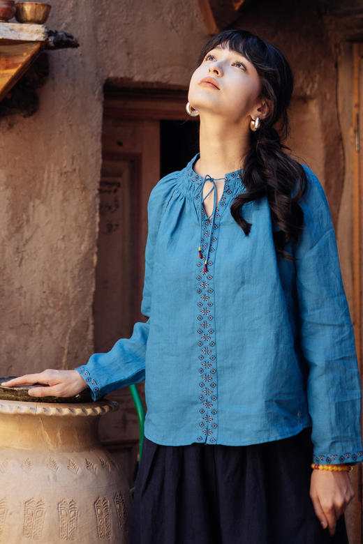 * 绽放旅行女装603朵/早秋苎麻原创绣花立领系带长袖系扣民族风衬衫 商品图5