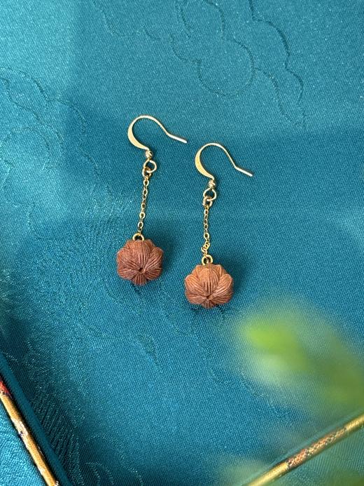 正宗印度迈索尔百年老料老山檀特别定制款：印度老山檀手工雕刻莲花耳环+六字箴言路路通吊坠！木质调的首饰太适合秋冬啦～～香气自然纯粹、治愈 商品图13