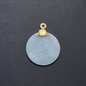 翡翠圆牌吊坠