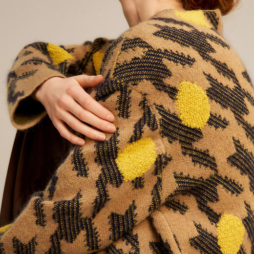 谜底长款针织开衫女2024秋款优雅时髦原创图案宽松毛衫243MZ1300 商品图3