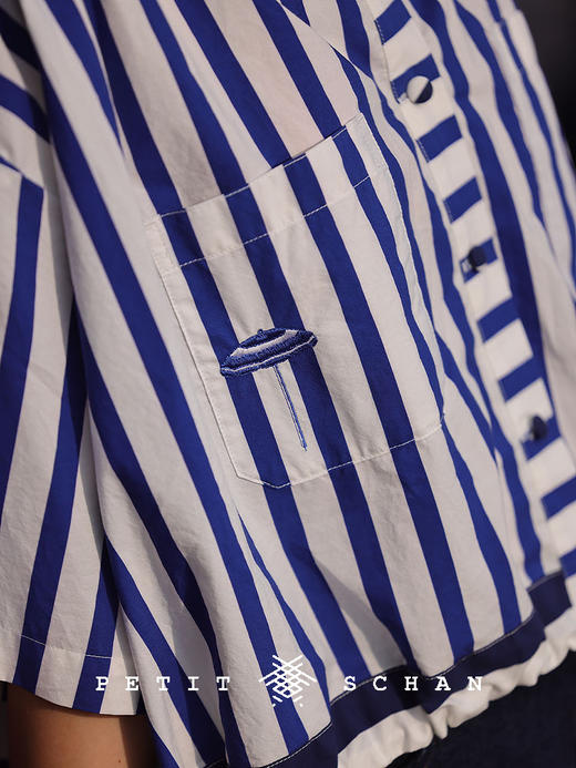 PETIT SCHAN小闪 CLO#573 Blue Coast 蔚蓝海岸 法式休闲原创太阳伞刺绣长绒棉短款条纹小衫 商品图2