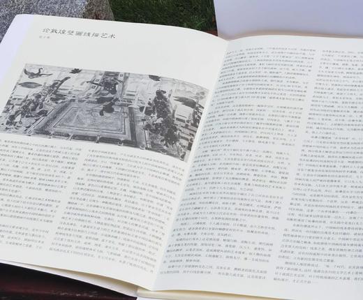 《永乐宫壁画精品线描》+《敦煌壁画精品线描》，8开，散页，成文正、张小琴主编，河北教育出版社2017年一版二印，分别定价：两册总定价134元，合售价98元。 商品图2