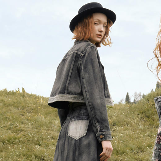 谜底牛仔外套女2024秋季新品复古风翻领短款水洗牛仔服243MW1049 商品图2