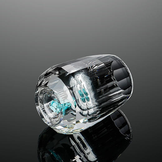 【清仓特惠4折，仅1套无货退款】绿松石金箔白酒杯套装家用送礼分酒器水晶玻璃高级感创意烈酒杯子弹杯绿松石金箔酒具10杯10壶皮箱装 商品图3