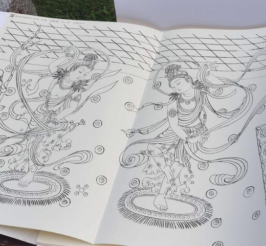 《永乐宫壁画精品线描》+《敦煌壁画精品线描》，8开，散页，成文正、张小琴主编，河北教育出版社2017年一版二印，分别定价：两册总定价134元，合售价98元。 商品图6