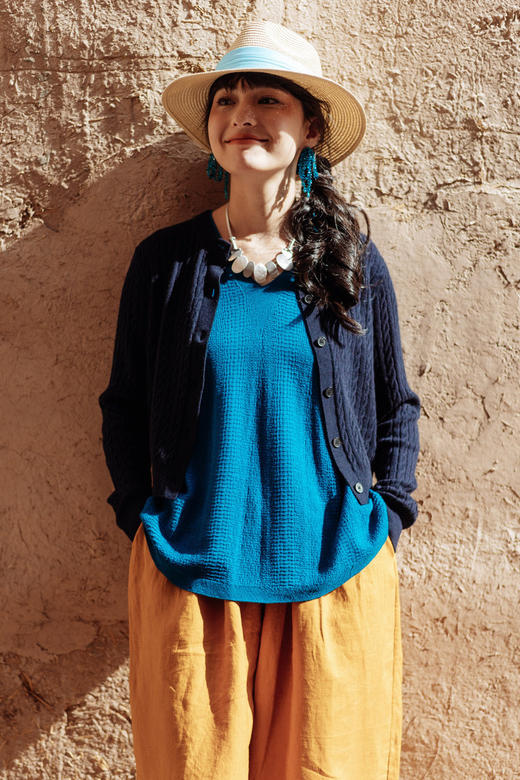 绽放旅行女装598朵/100%山羊绒绞花感正肩长袖圆领显瘦开襟针织衫 商品图6