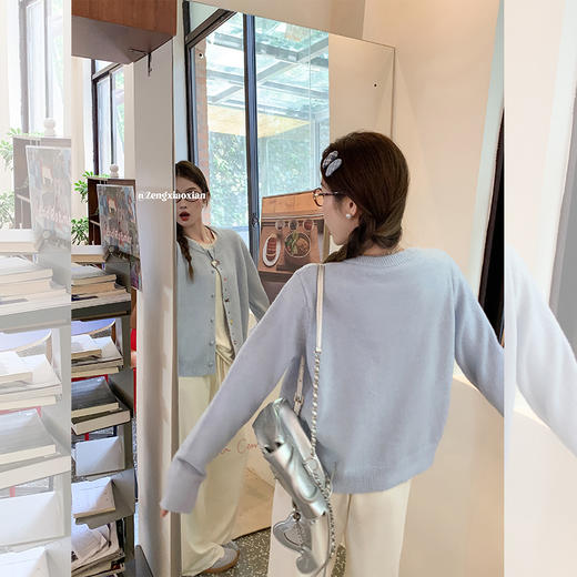 <曾小咸推荐>韩系宽松蓝色绣花边毛衣开衫 商品图4