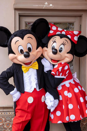 🏰正版迪士尼授权❗️有防伪❗️ 【2024佰司卓迪士尼系列中秋礼盒系列】 📍玩心回归，造乐不断🥳 🛹🥮一起把快乐加满，2024中秋奇礼元气上线啦 🧶邂逅甜蜜与可爱，回归经典，让人无法抗拒~