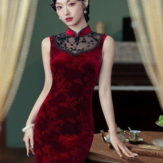 TQX221105红色气质复古民国风改良长款旗袍2024年新款蕾丝丝绒少女日常可穿 商品图2
