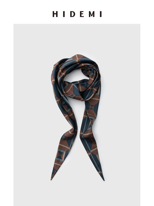HIDEMI 经典几何印花系列极简缎面长三角形丝巾 商品图1