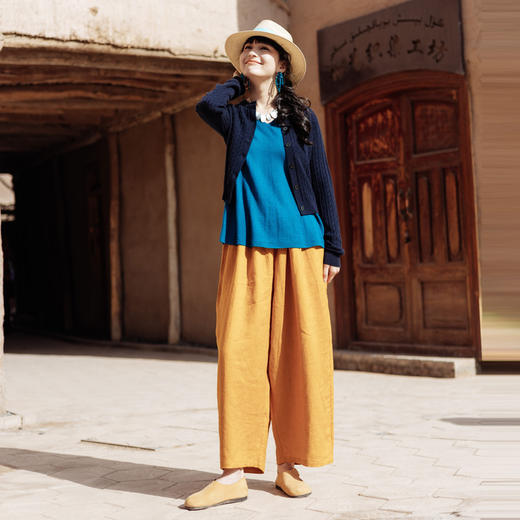 绽放旅行女装598朵/100%山羊绒绞花感正肩长袖圆领显瘦开襟针织衫 商品图7